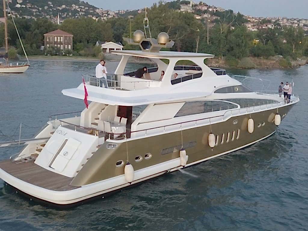 Vedo B Motoryat Kiralama 32 mt, 5 Kabin, 10 Kişi 