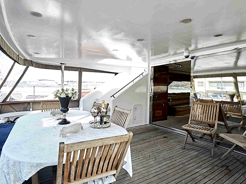 Vedo B Motoryat Kiralama 32 mt, 5 Kabin, 10 Kişi 