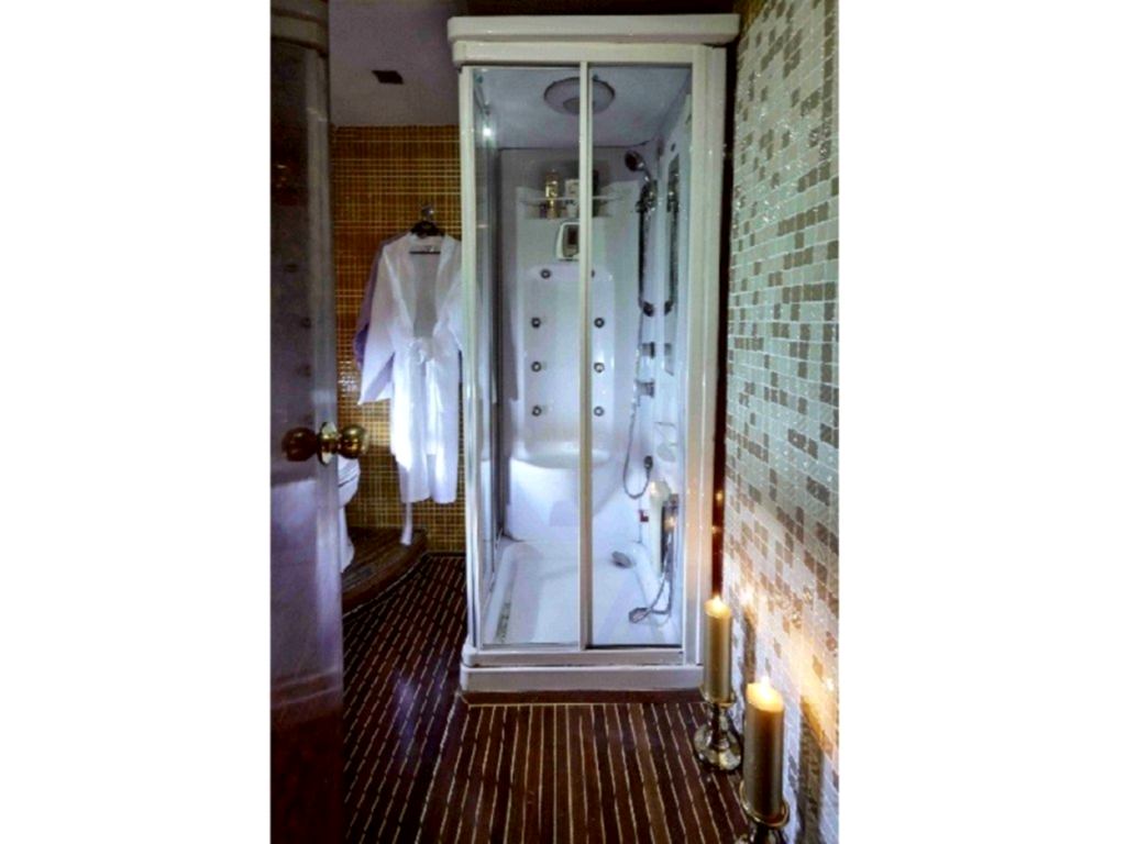 Vedo B Motoryat Kiralama 32 mt, 5 Kabin, 10 Kişi 