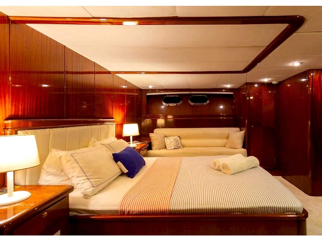 Cantieri Di Pisa Svety Sky Den Motoryat 27 mt,4 Kabin,8 Kişi 