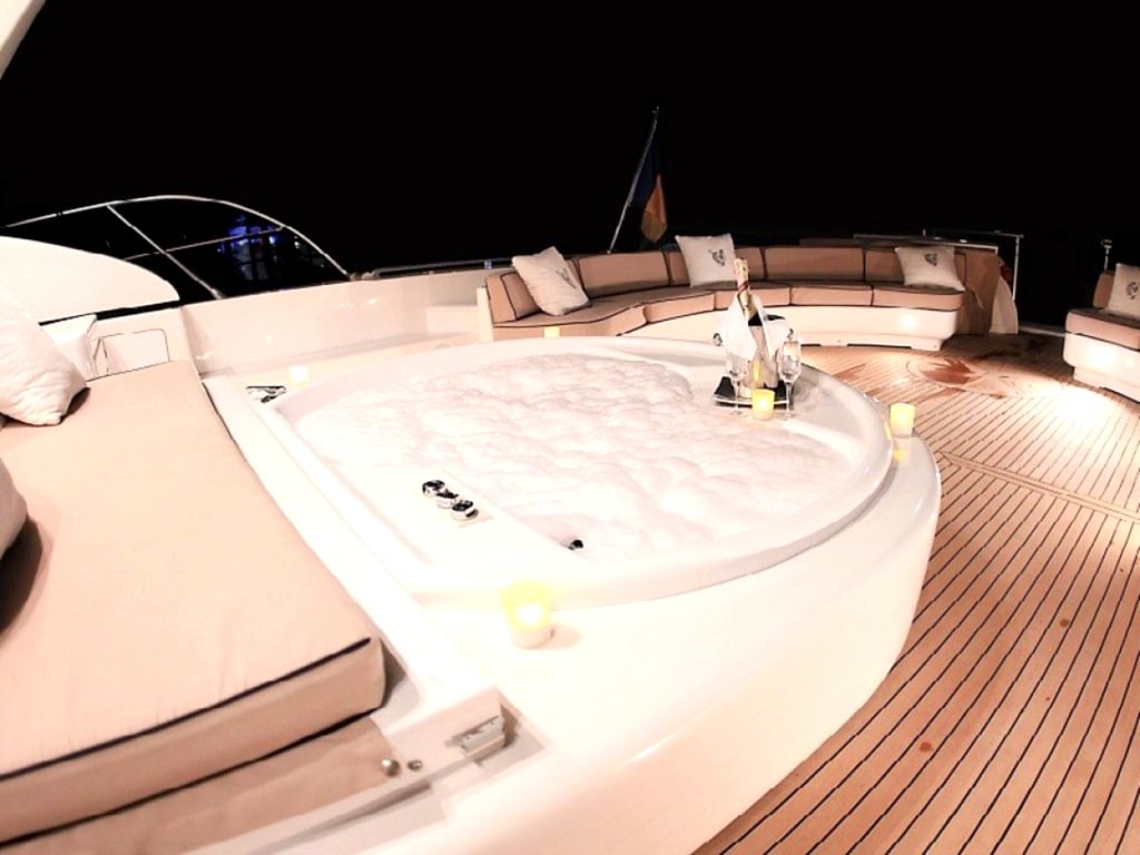 Mangusta 107 Motoryat 33 mt,8 Kişi