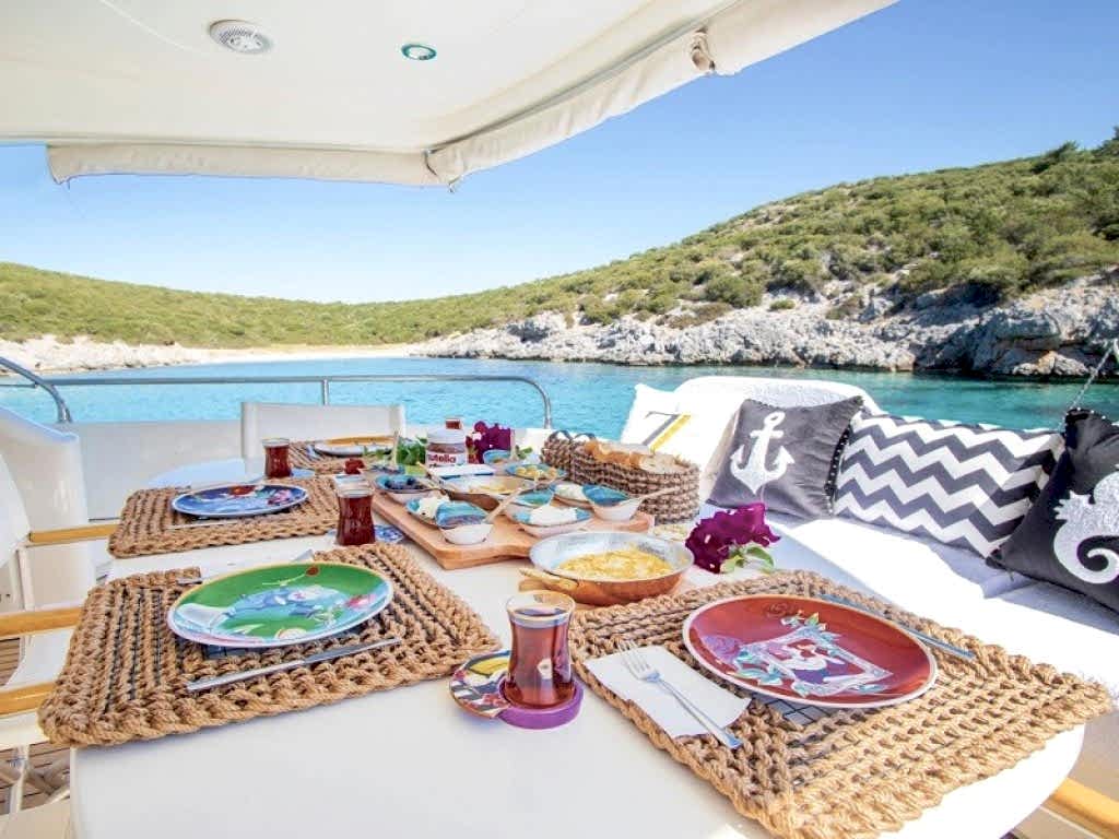 Zeynep Motoryat 22 m,6 Kişi