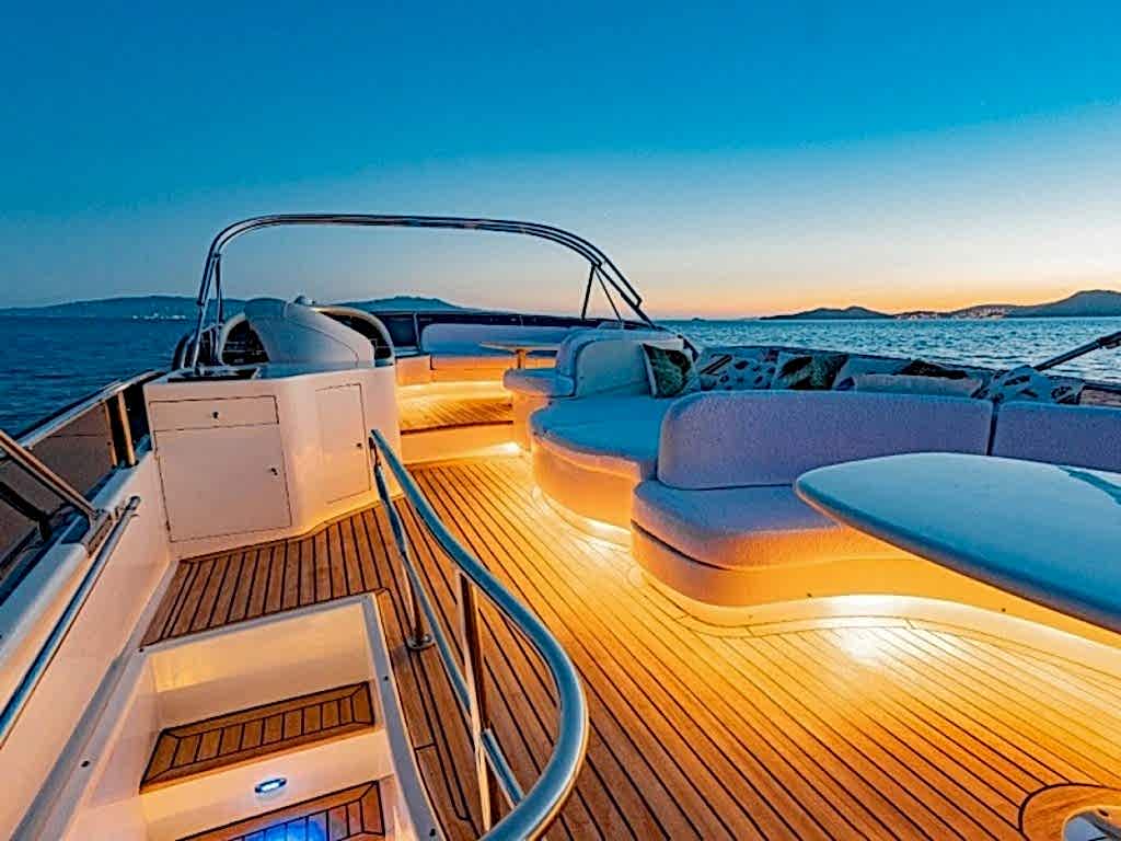 Zeynep Motoryat 22 m,6 Kişi