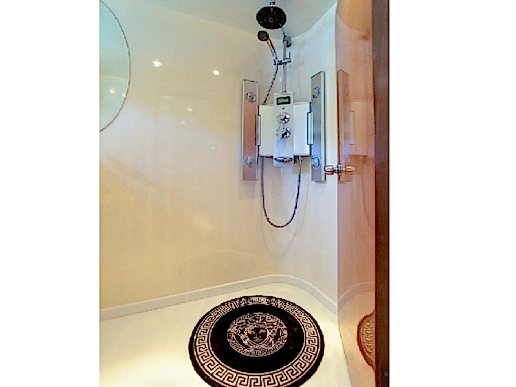 Zeynep Motoryat 22 m,6 Kişi